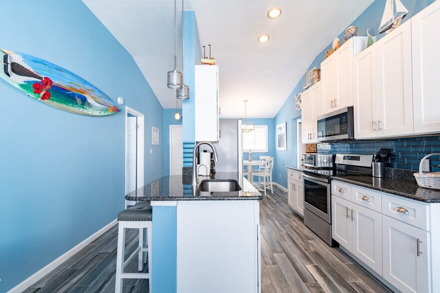 Building Photo - 516 Beach Park Ln