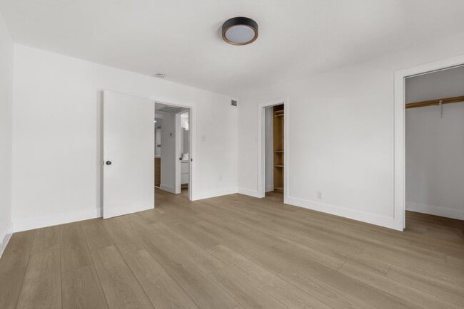 Building Photo - 505 W 7th St