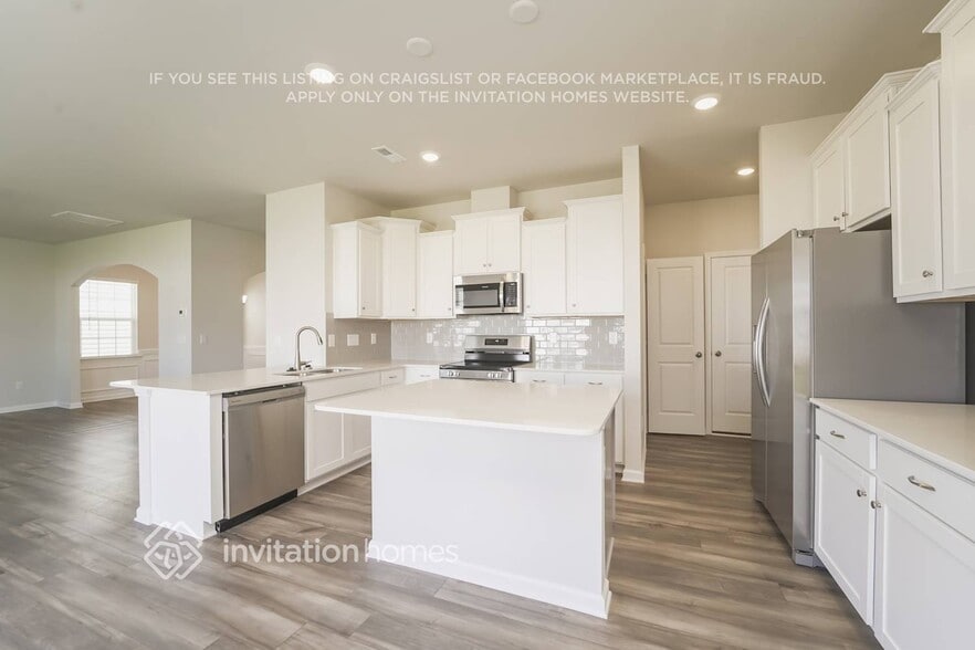 Building Photo - 6487 Fairfax Ct