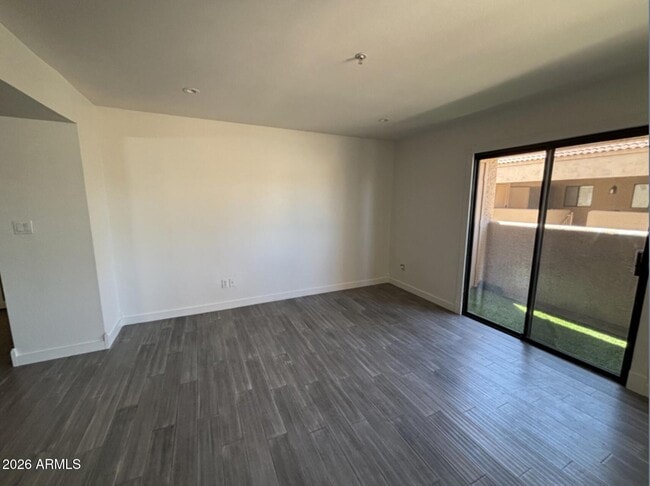 Building Photo - 8155 E Roosevelt St