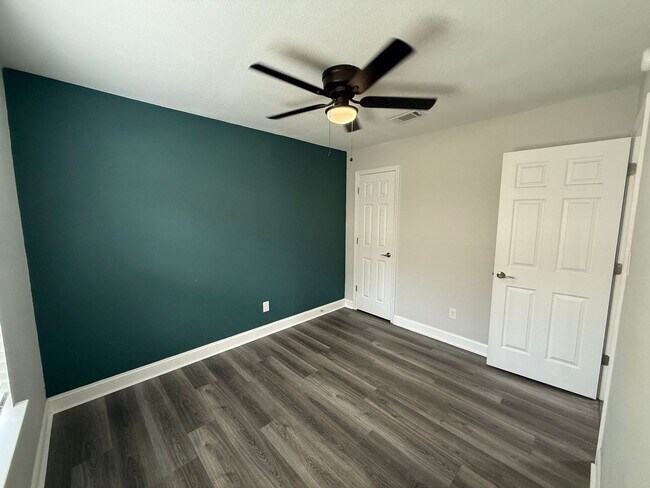 Building Photo - Pensacola - Springdale Forest - 3 bedroom, 2 bathroom