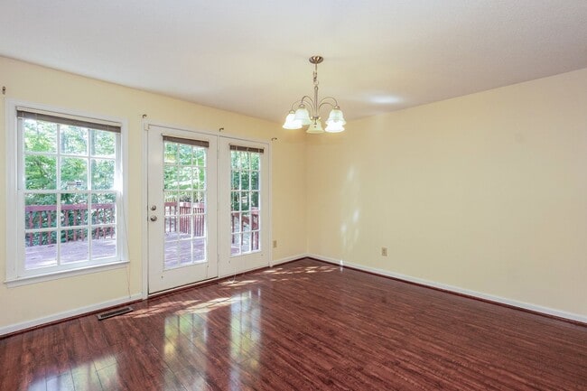 Building Photo - Four Bedroom Home!