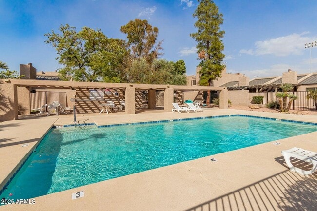 Building Photo - 20 E Redondo Dr