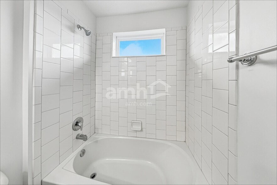 Building Photo - 31 Hiller Ln