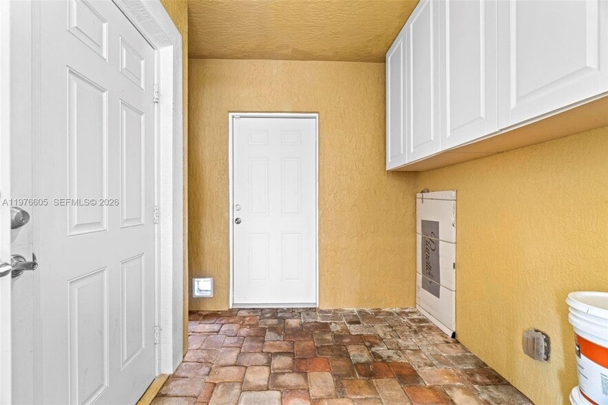 Building Photo - 947 Nautilus Is