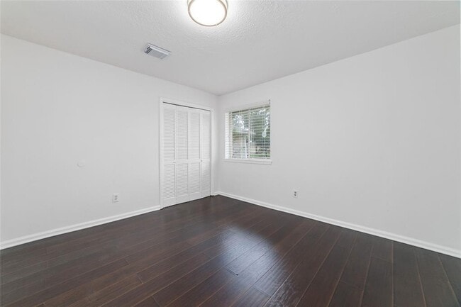 Building Photo - 9910 Kent Towne Ln