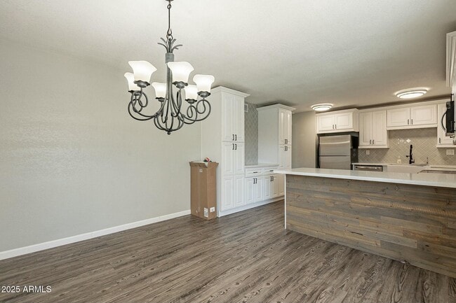 Building Photo - 1715 E El Parque Dr