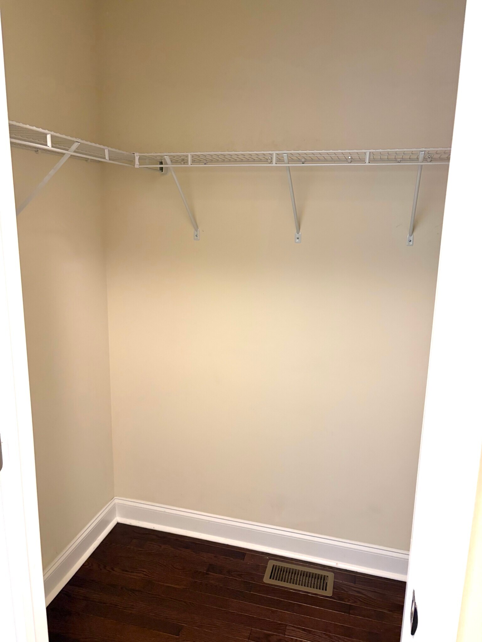 Building Photo - 6137 Valley Forge Dr