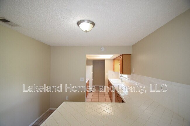 Building Photo - 1204 Honeytree Ln W