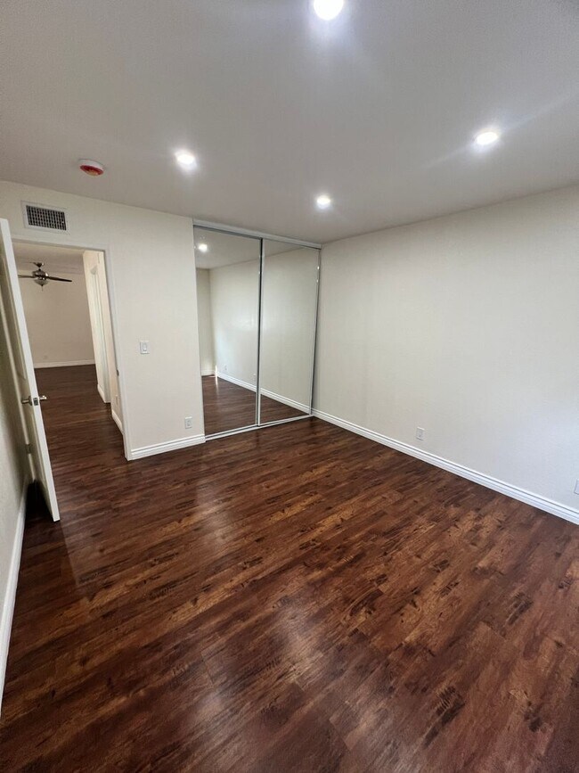 Building Photo - Camarillo - Four bedroom, 2.5 bathroom, plus loft