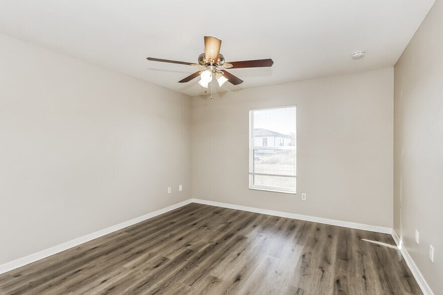 Building Photo - 2511 28th St W