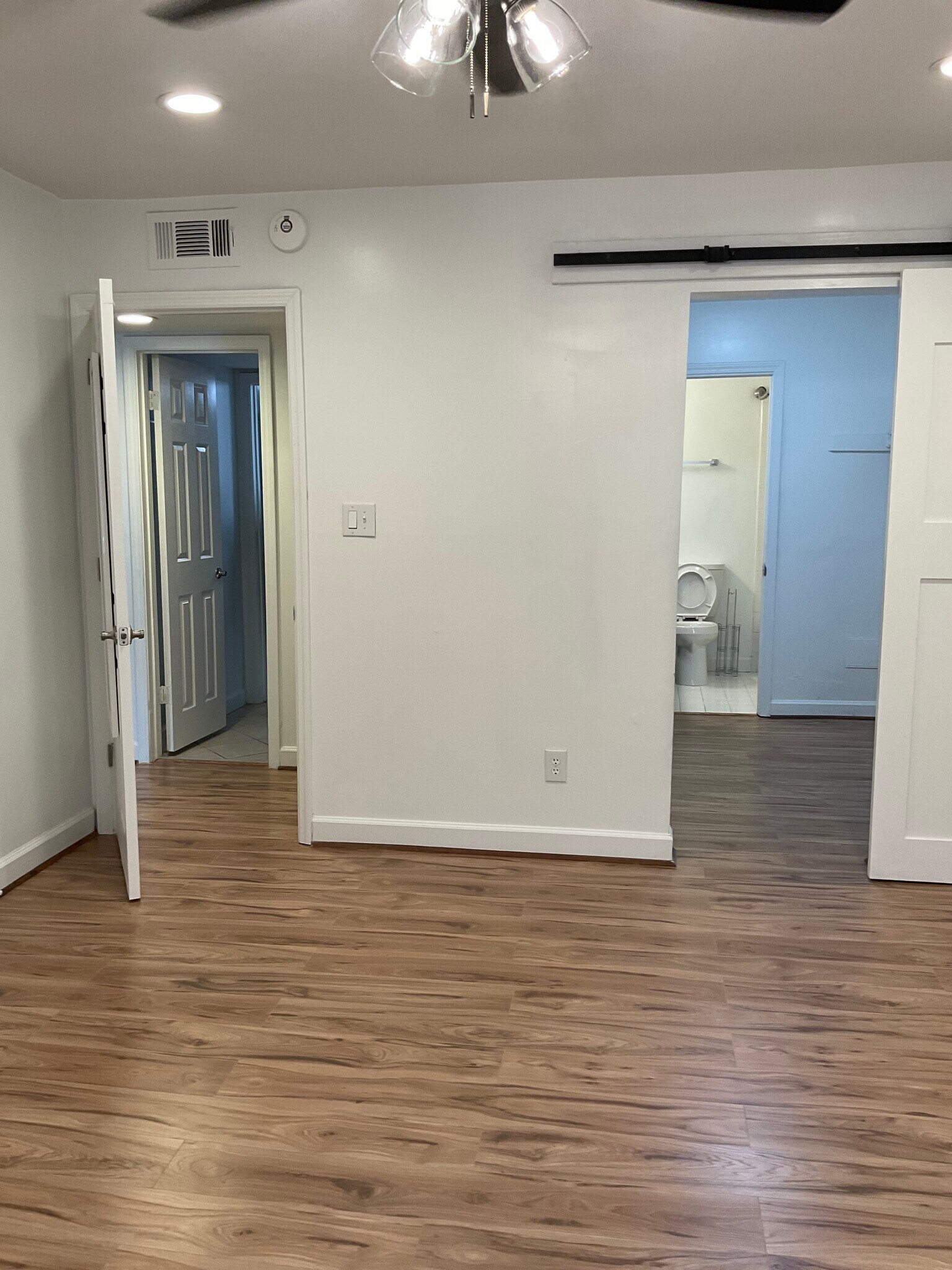 Building Photo - 1019 Woodland Vlg