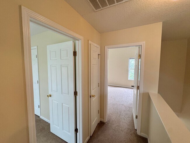 Building Photo - Statesville - 3 Bed / 2.5 Bath + Garage