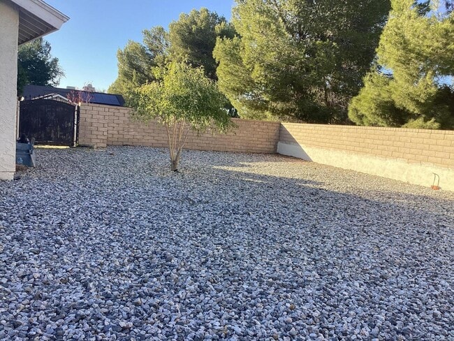 Building Photo - 36818 Little Leaf Dr