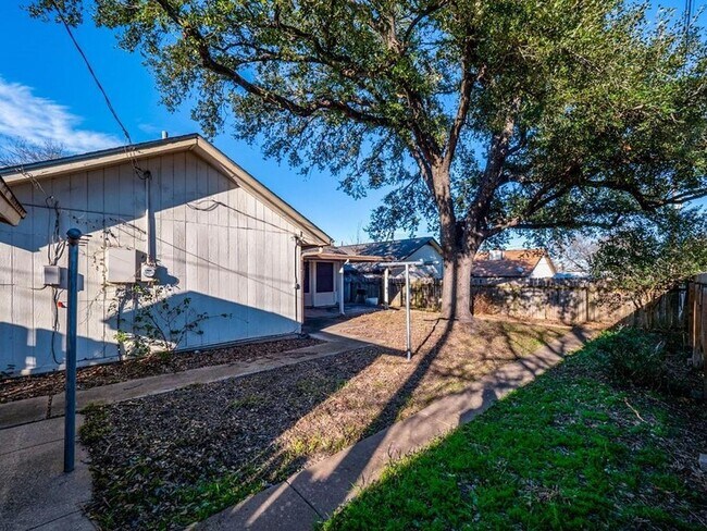 Building Photo - 1101 Cresswell Dr