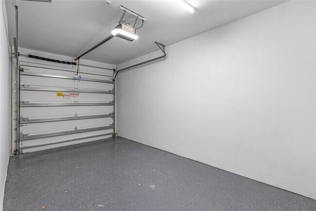 Building Photo - 811 SW 10th Terrace