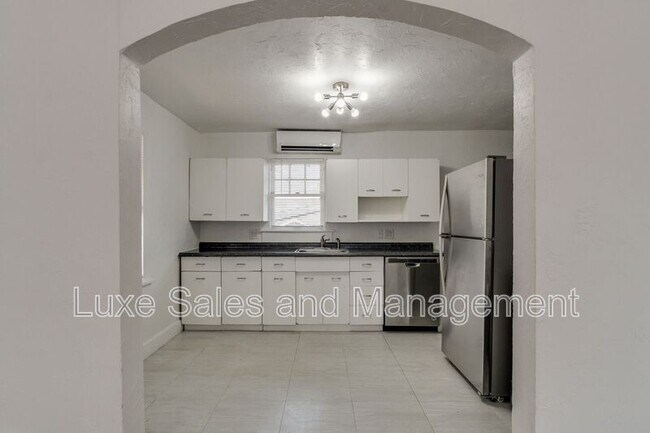 Building Photo - 119 NW 27th St