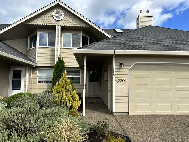 Building Photo - 330 E College St