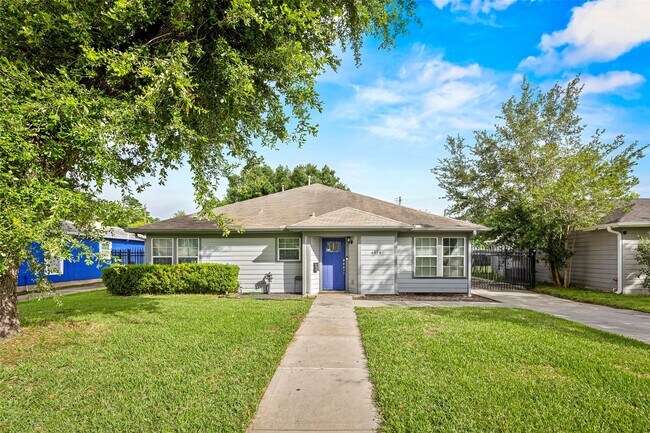 Building Photo - 4914 Ventura Ln