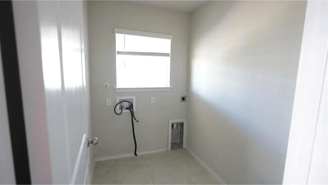 Building Photo - 251 Tempest Trl