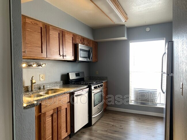 Building Photo - 3440 Parkmoor Village Dr