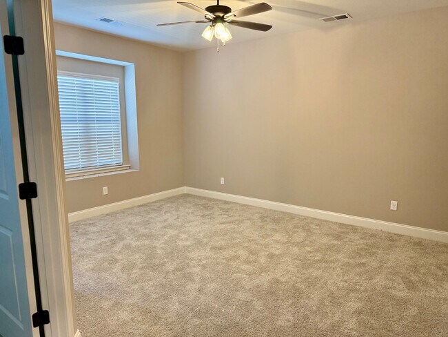 Building Photo - 4378 Parkcrest Dr