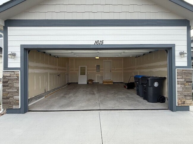 Building Photo - Fully Upgraded Executive Home For Lease