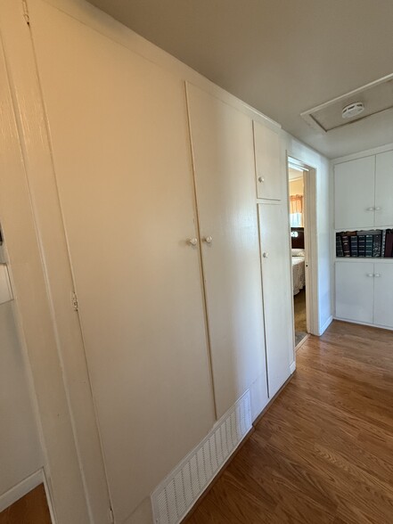 Building Photo - 8917 Reydon St