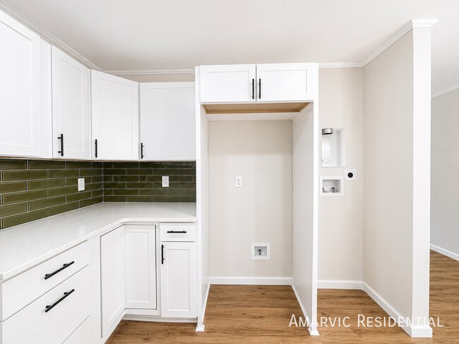 Building Photo - 807 Candlewood Dr