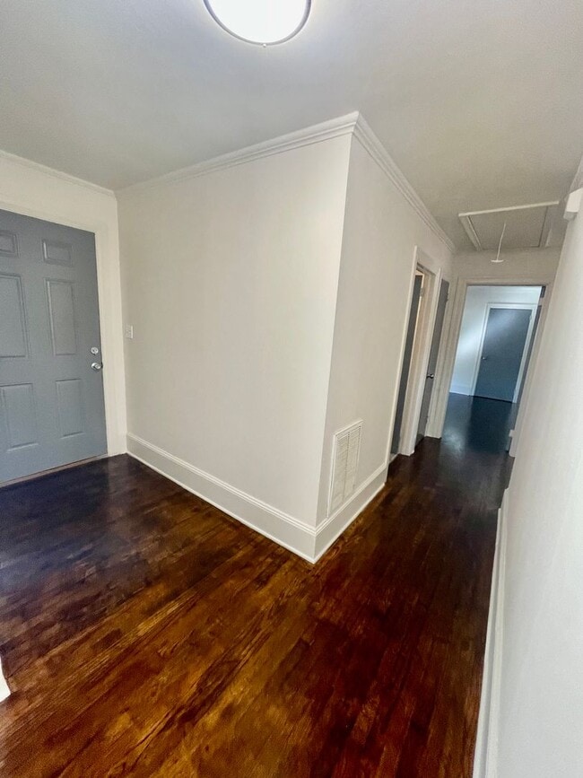 Building Photo - Ranch Style 3 Bedroom 2 Bath and 2 car gar...