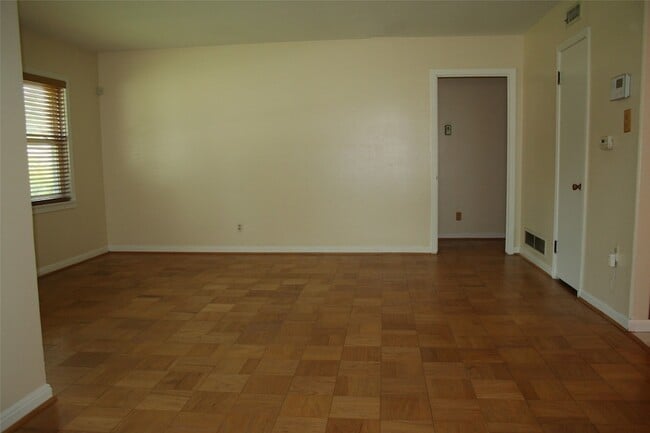 Building Photo - 7518 El Rancho St