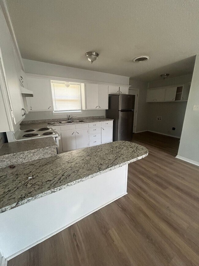 Building Photo - 1618 58th St