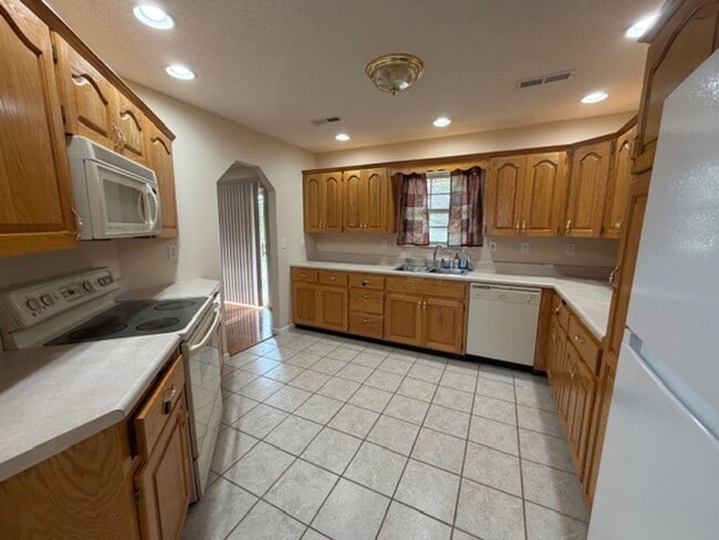 Building Photo - Sevierville 37876 - 3 bedroom 2 bath - call Linda Meese 865-591-6004