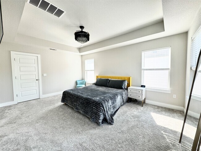 Building Photo - 7103 Silver Star Ln