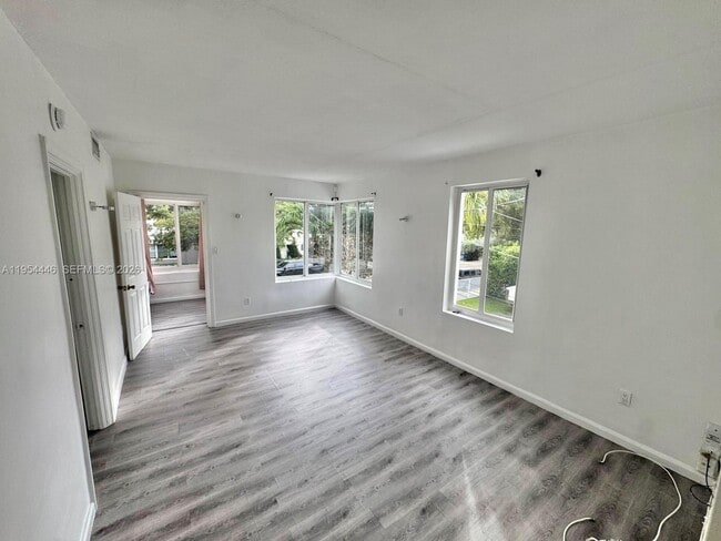 Building Photo - 555 NE 70th St