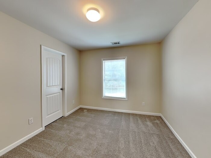 Building Photo - 2609 Bluestone Dr SW