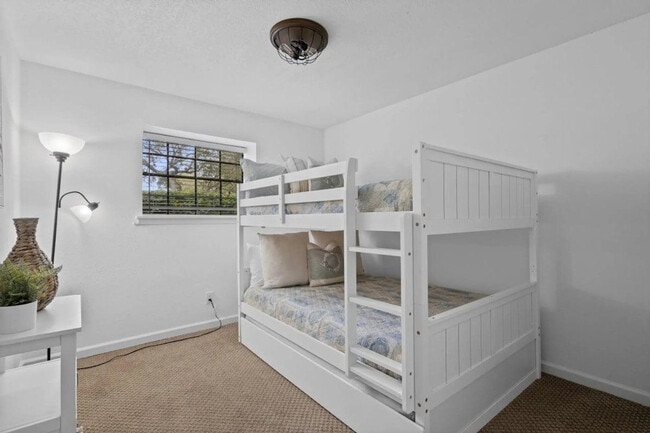 Building Photo - 125 Sunset Bay