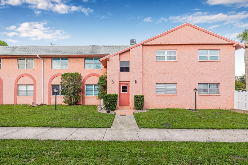 Primary Photo - 252 SW Monroe Cir N