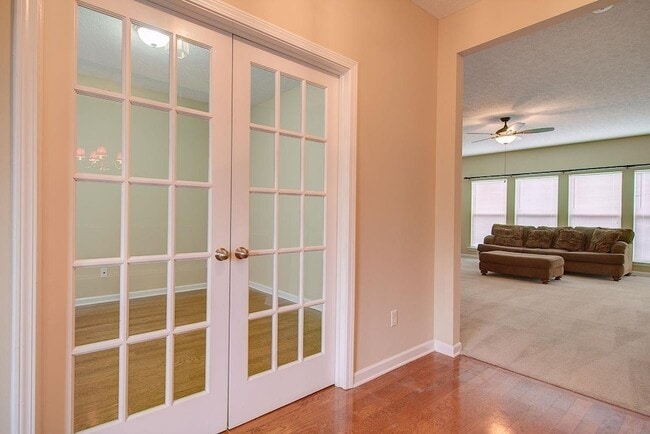 Building Photo - 183 Vintage Cir