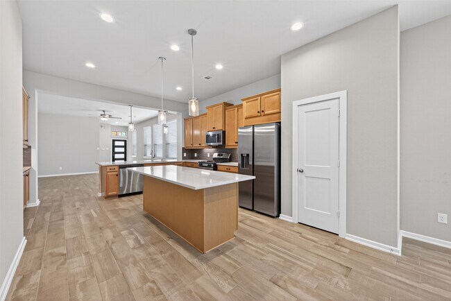 Building Photo - 516 Shine Ct