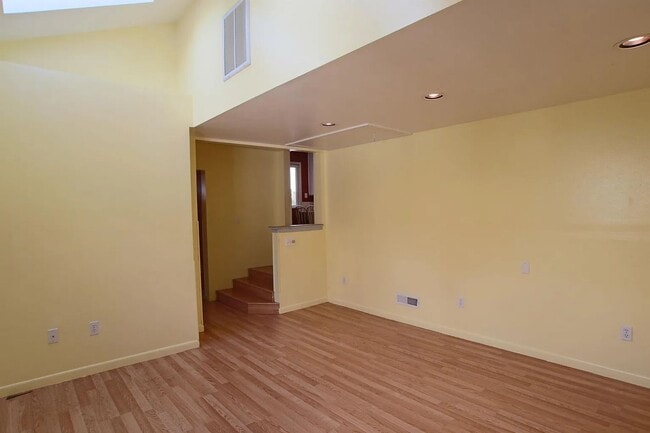 Building Photo - Nice Rambler 3bd 1.75bath Avail. Oct. 3rd