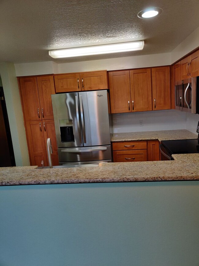 Building Photo - Beautiful 2 bedrooms 1.5 Bath