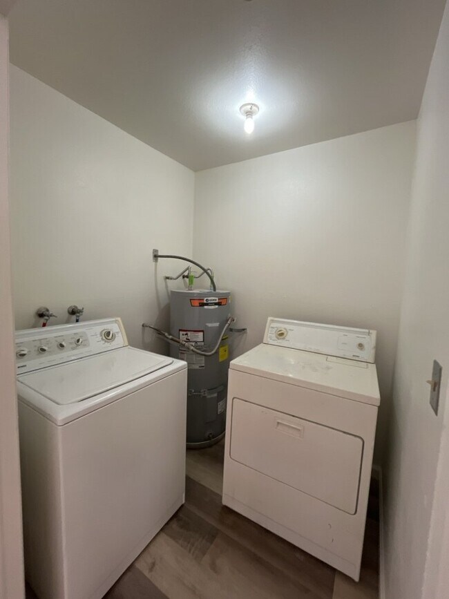 Building Photo - A stunning 2-bedroom, 1-bathroom rental pr...