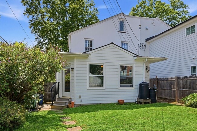Building Photo - Beautiful 3B/2B Twin with Off-Street Parking in West Chester Borough