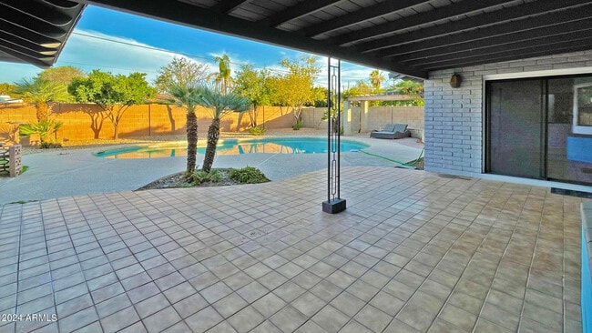 Building Photo - 3005 S Fairway Dr