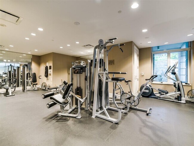 Building Photo - 3505 Turtle Creek Blvd