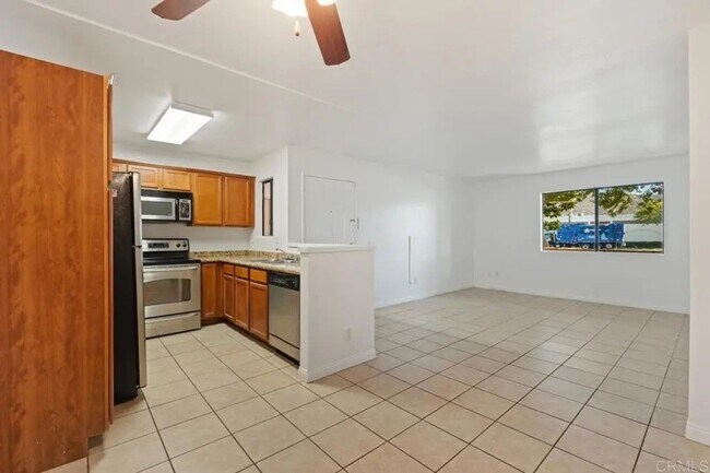 Building Photo - Conveniently Located - Available Immediately!