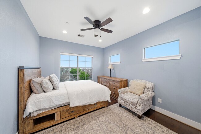 Building Photo - 4306 Center St