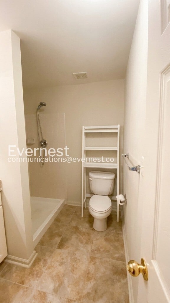 Building Photo - 1302 Wilcox Ave