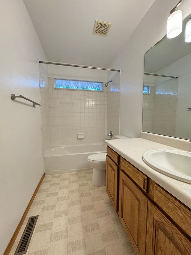 Building Photo - Beautiful home in English Ranch subdivision